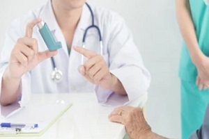 doctor recommending asthma inhaler to the patient