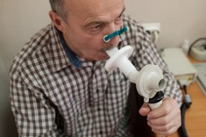 old man during spirometry
