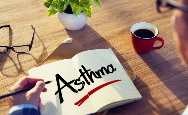 A man making an asthma management plan in his diary
