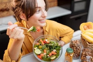 beautiful women eating healthy