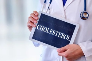 doctor with tablet with cholesterol message