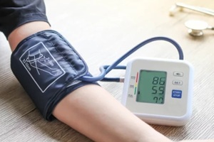 human check blood pressure monitor and heart rate monitor with digital pressure gauge